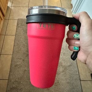 Yeti cup with straw and handle